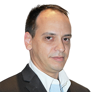  Alessandro Loguercio Graduação em Odontologia – FO - UFPEL; Especialista e mestre em Dentística Restauradora – FO-UFPEL; Doutor em Materiais Dentários - FOUSP