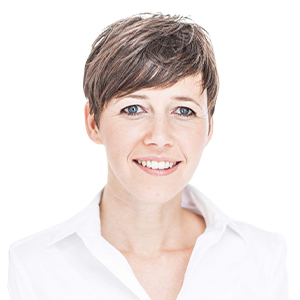 Dr. Dóra Tihanyi 