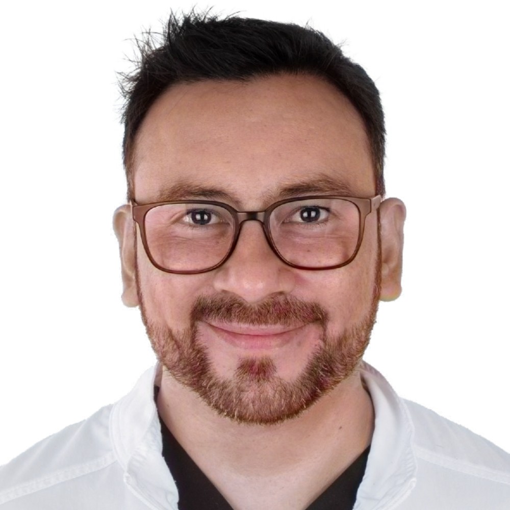 Dr. Javier  Quiñónez 